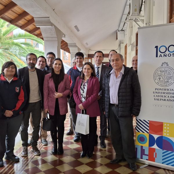 Convenio de trabajo colaborativo entre la EIQ-PUCV y el Liceo Juan Rusque Portal