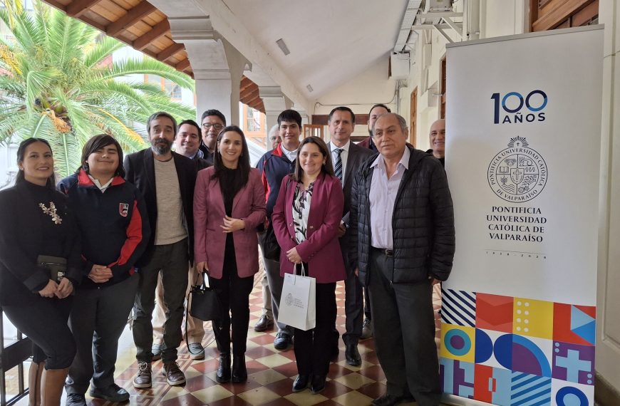 Convenio de trabajo colaborativo entre la EIQ-PUCV y el Liceo Juan Rusque Portal